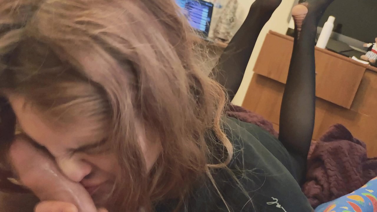 喉咙的鸡巴,撕裂的连裤袜和撕裂的高跟鞋很好地满足了